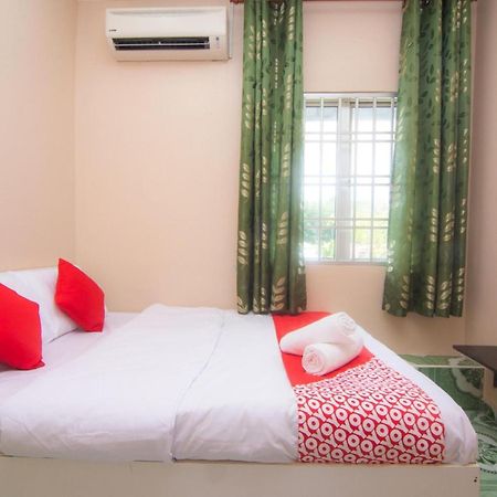 โอโย 1224 โฮเทล ฮาจาห์ โรฮายาห Hotel ตันจุงมาลิม ภายนอก รูปภาพ