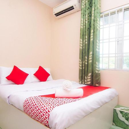 โอโย 1224 โฮเทล ฮาจาห์ โรฮายาห Hotel ตันจุงมาลิม ภายนอก รูปภาพ