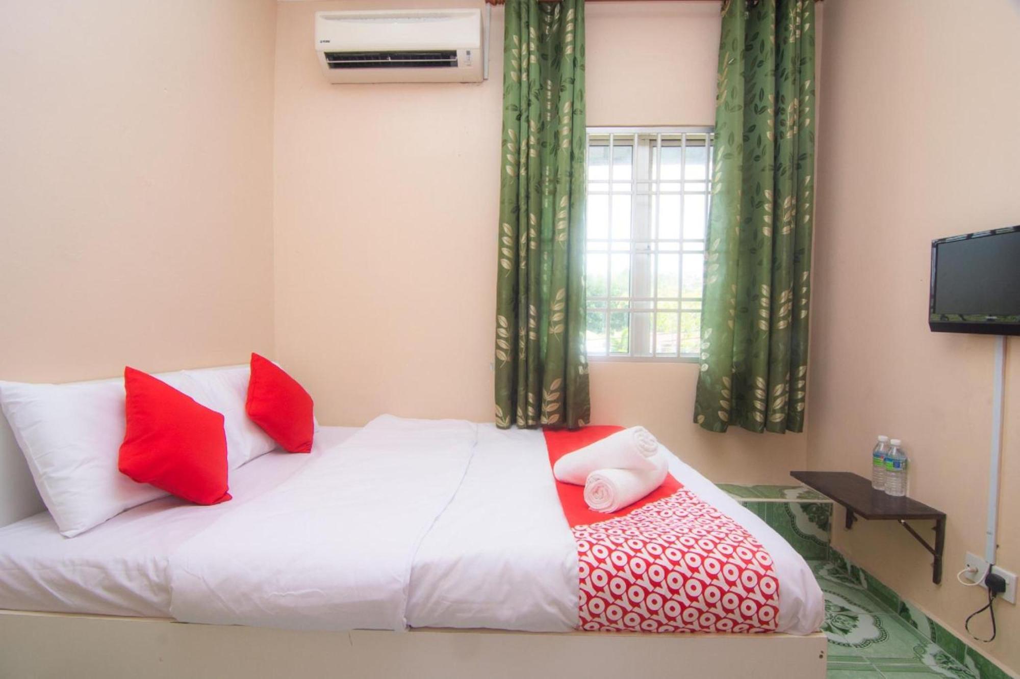โอโย 1224 โฮเทล ฮาจาห์ โรฮายาห Hotel ตันจุงมาลิม ภายนอก รูปภาพ