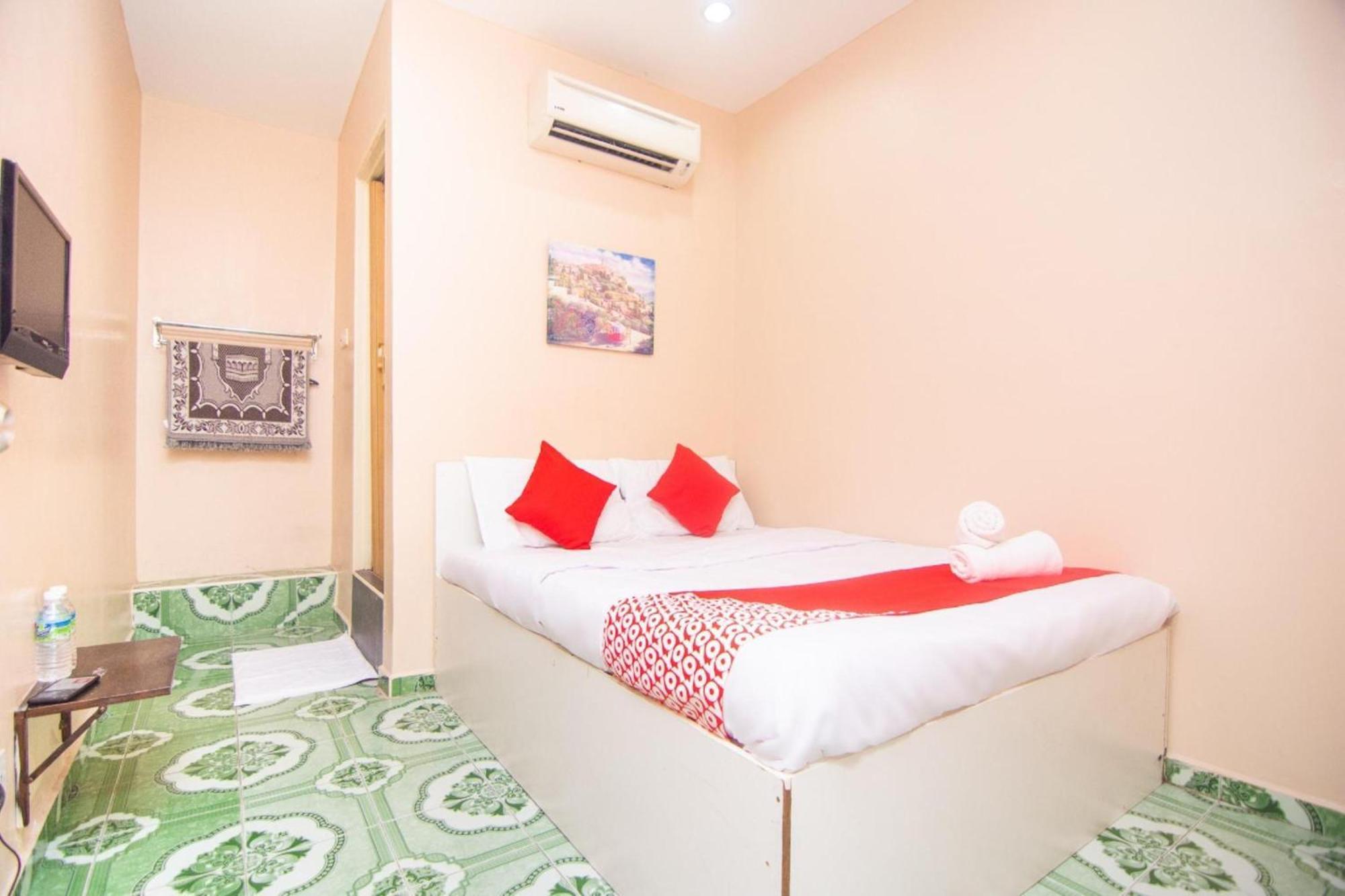 โอโย 1224 โฮเทล ฮาจาห์ โรฮายาห Hotel ตันจุงมาลิม ภายนอก รูปภาพ