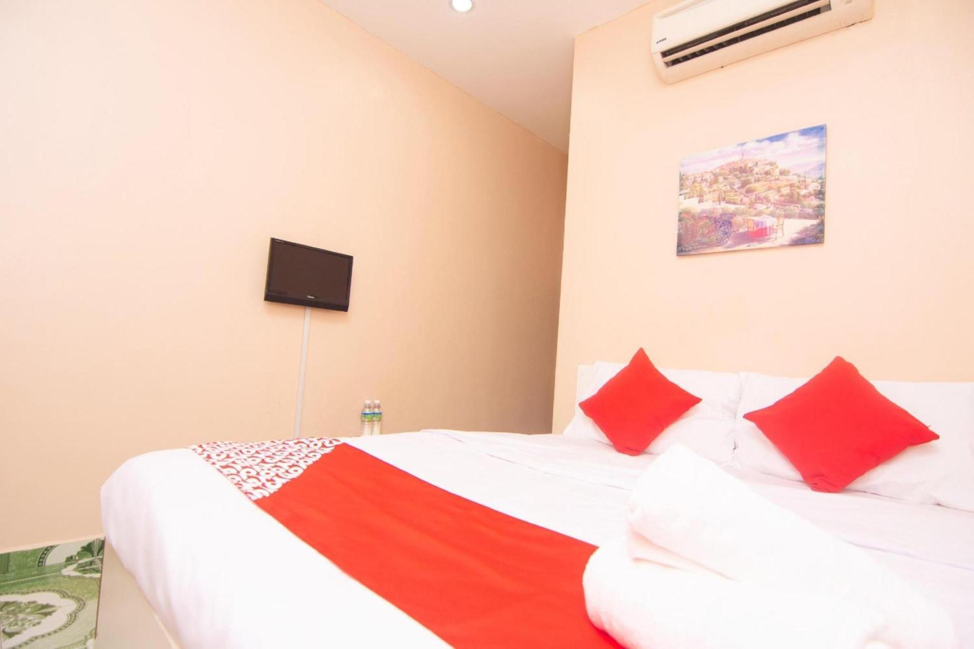 โอโย 1224 โฮเทล ฮาจาห์ โรฮายาห Hotel ตันจุงมาลิม ภายนอก รูปภาพ