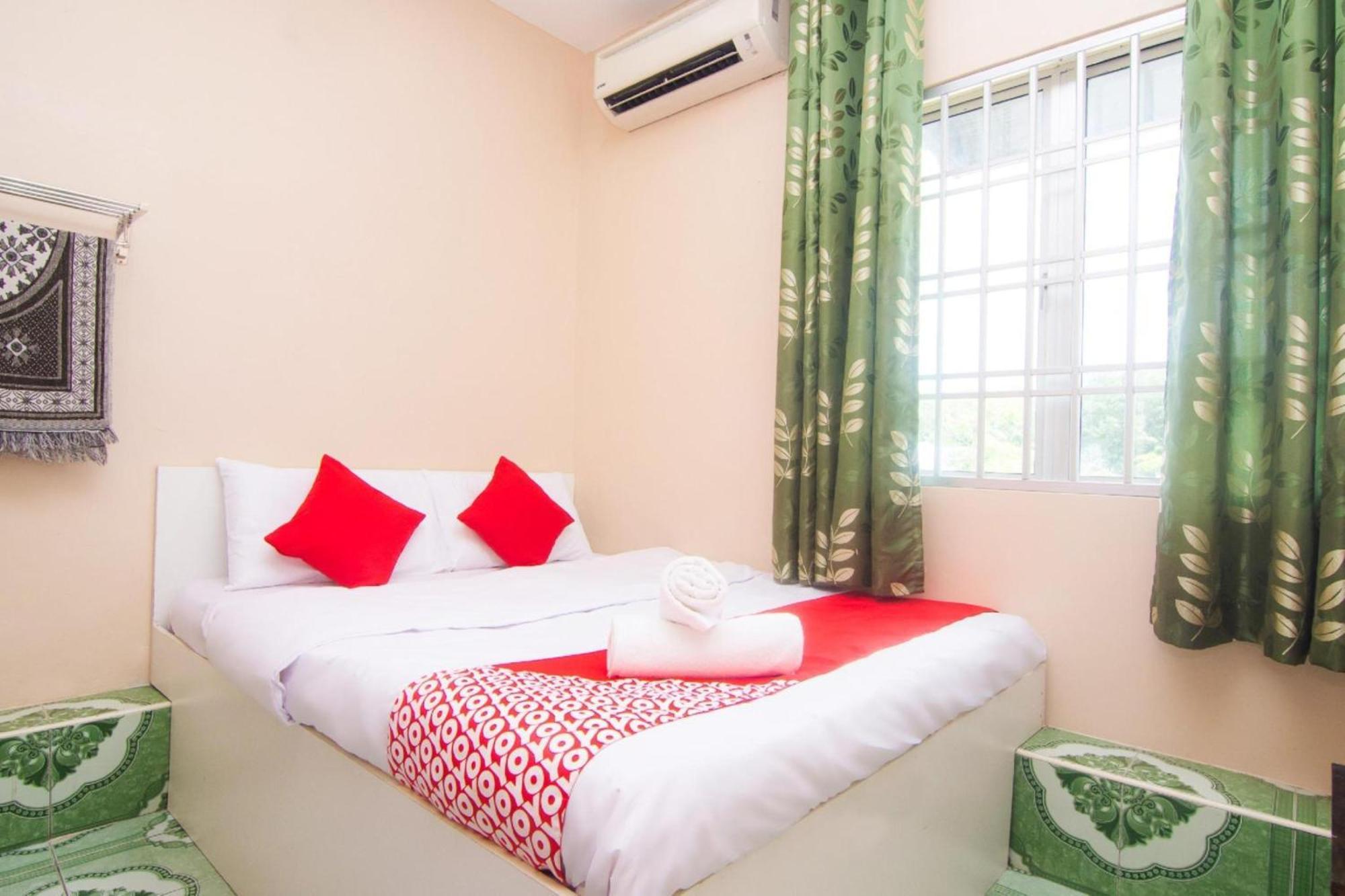 โอโย 1224 โฮเทล ฮาจาห์ โรฮายาห Hotel ตันจุงมาลิม ภายนอก รูปภาพ