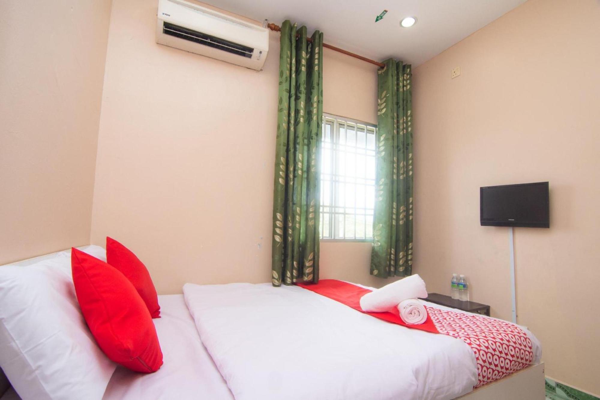 โอโย 1224 โฮเทล ฮาจาห์ โรฮายาห Hotel ตันจุงมาลิม ภายนอก รูปภาพ